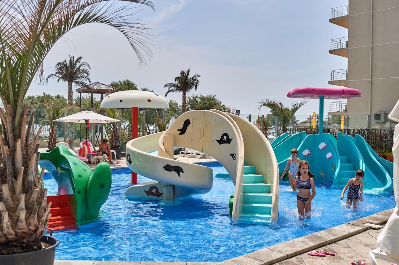 Coral Aparthotel Pool & Spa Mamaia Nord ナボダリ エクステリア 写真